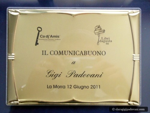 La targa del riconoscimento "Comunicabuono 2011"