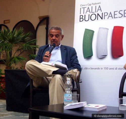 Gigi Padovani durante la presentazione a Portoferraio, all'isola d'Elba, il 7 luglio 2011
