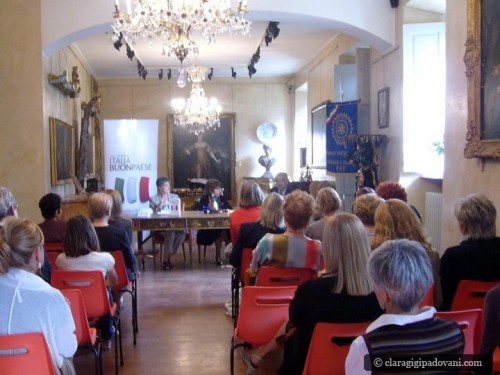 Un attento pubblico
