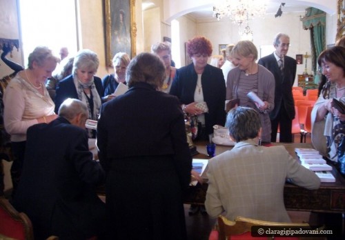 La firma delle copie al castello Datrino di Torre Canavese