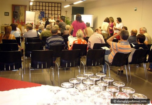Sala consiliare gremita, in Comune, a Givoletto