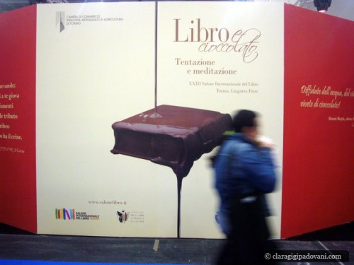 Il muro di cioccolato con le citazioni degli scrittori che amano il Cibo degli Dei