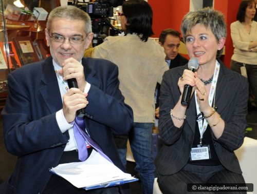 Clara e Gigi Padovani alla inaugurazione dello spazio Libro e cioccolato