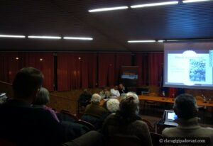 Un folto pubblico ha seguito l'incontro