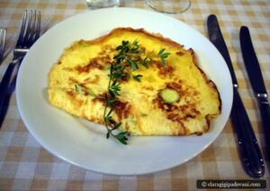 Una frittatina con zucchine novelle e fiori di zucca