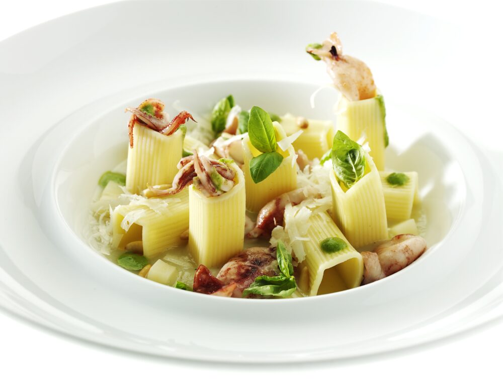 Pasta con patate, totani  e pecorino