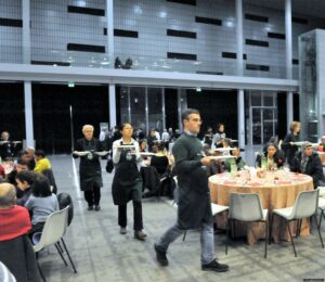 cena banco alimentare 2012 in sala servono