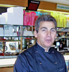 Gelato di frutta ai lamponi e rosmarino