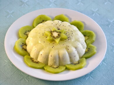 Un bavarese allo yogurt con polpa di kiwi