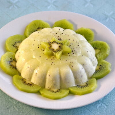 Un bavarese allo yogurt con polpa di kiwi