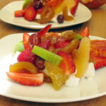 Macedonia di frutta con gelatina di mandorla