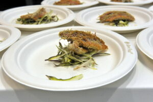 Triglia croccante con asparagi e agrumi
