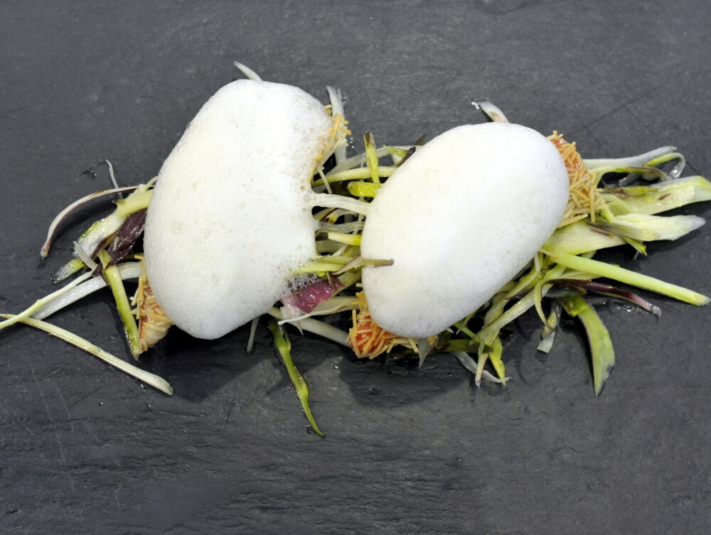 Triglia croccante con asparagi e agrumi